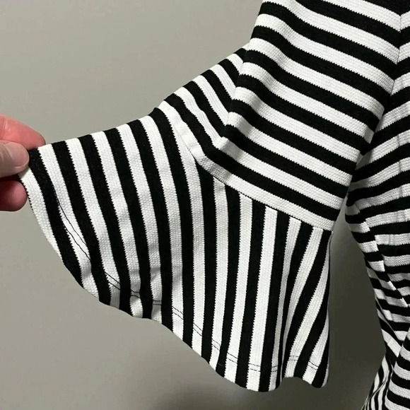 Isaac Mizrahi Shirt Sleeve Striped Scoop Neck Knit Top - Picture 5 of 11